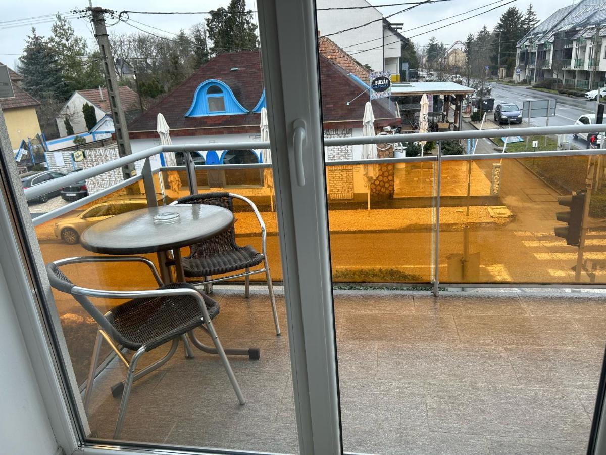 Azur Haz Viola Apartman Sarvar Exterior photo