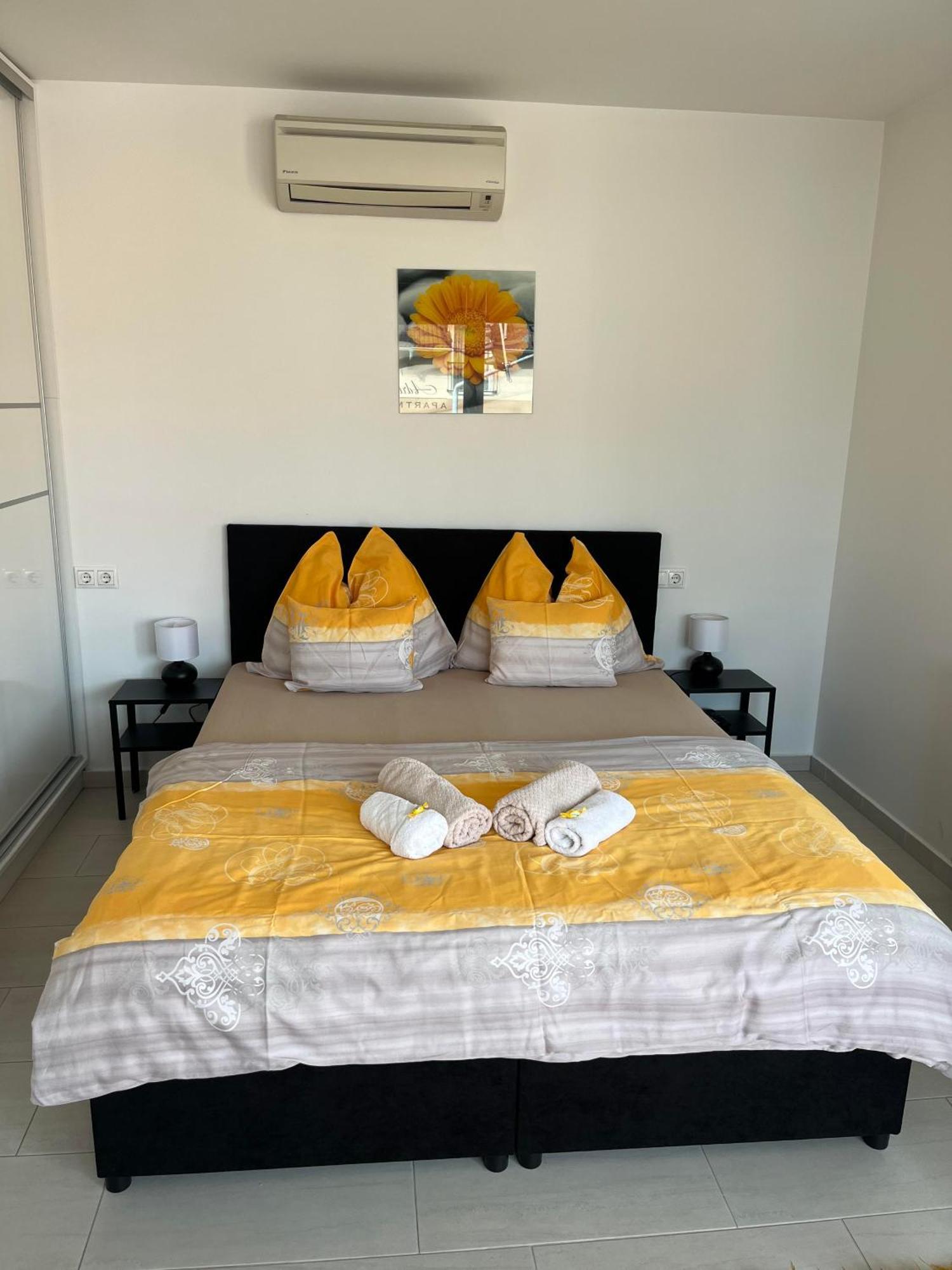 Azur Haz Viola Apartman Sarvar Exterior photo